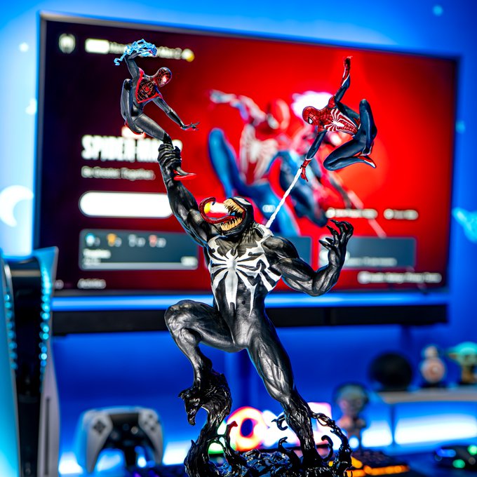 Marvel’s Spider-Man 2: Collector’s edition statue, photographed by Octorious